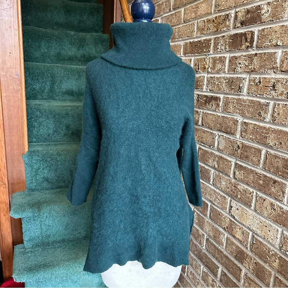 Antonio Melani Emerald Green Cashmere Turtleneck Sweater  
Good condition